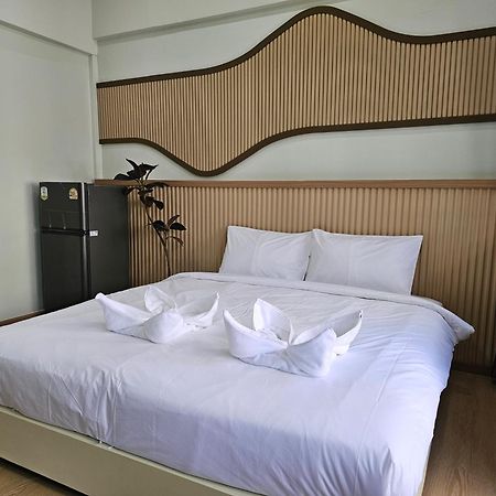 Lub Nai Hostel Patong Esterno foto