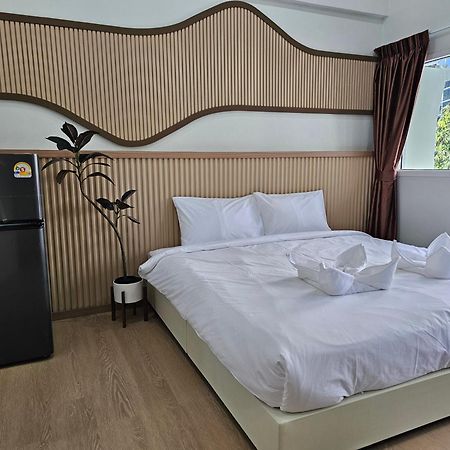 Lub Nai Hostel Patong Esterno foto