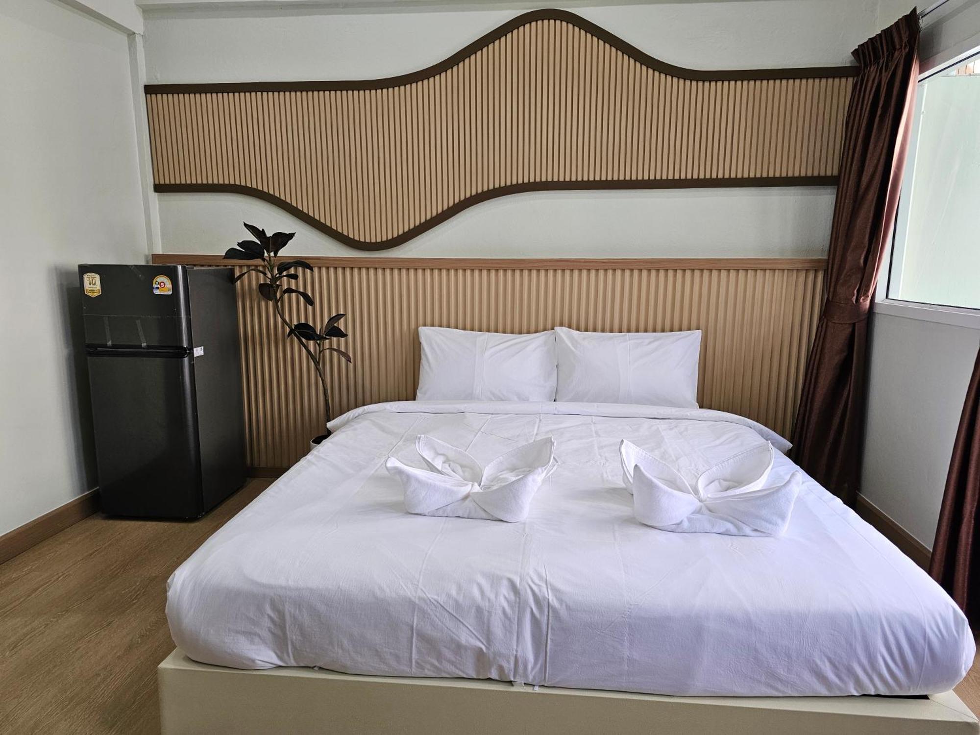 Lub Nai Hostel Patong Esterno foto