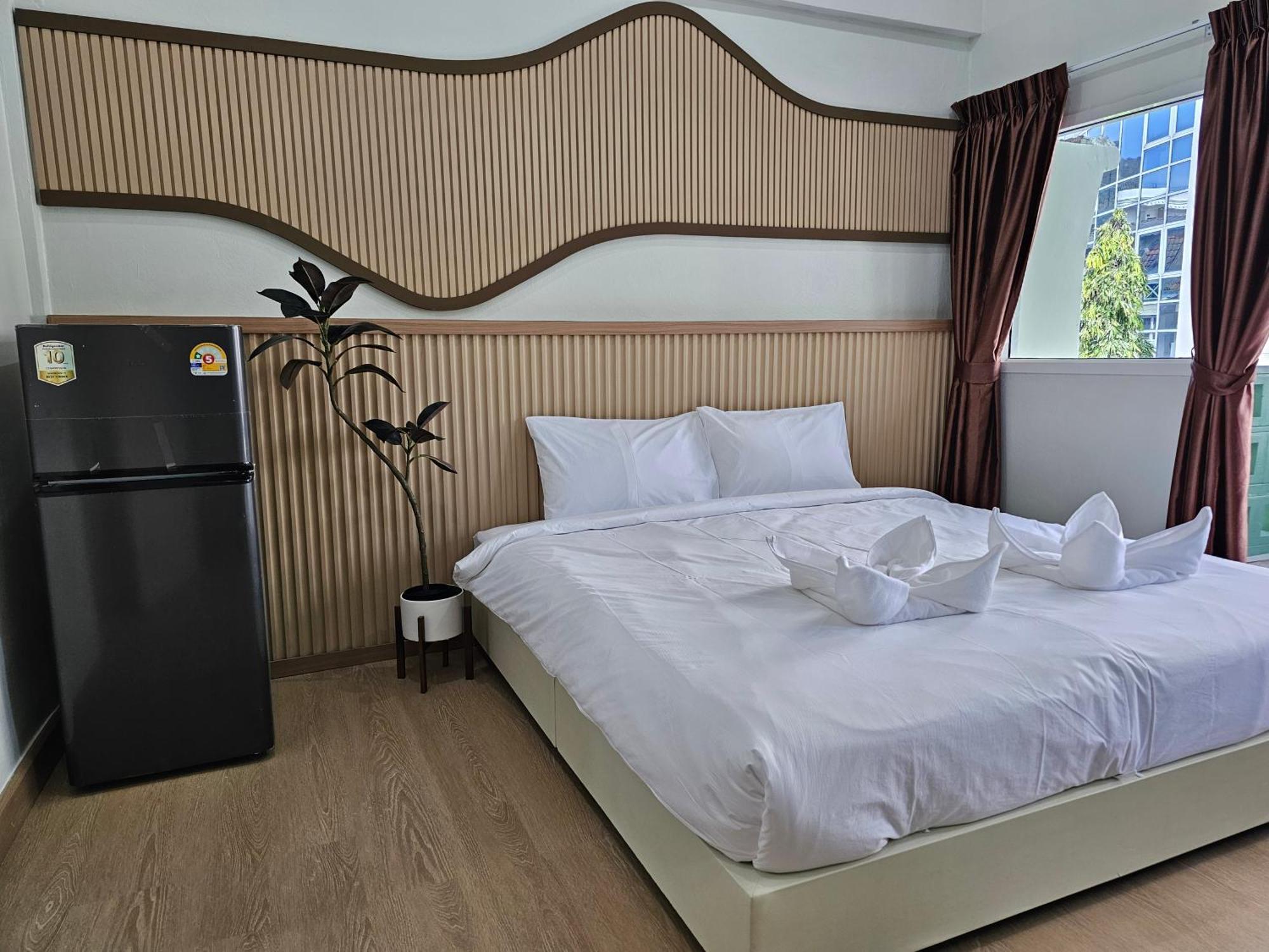 Lub Nai Hostel Patong Esterno foto