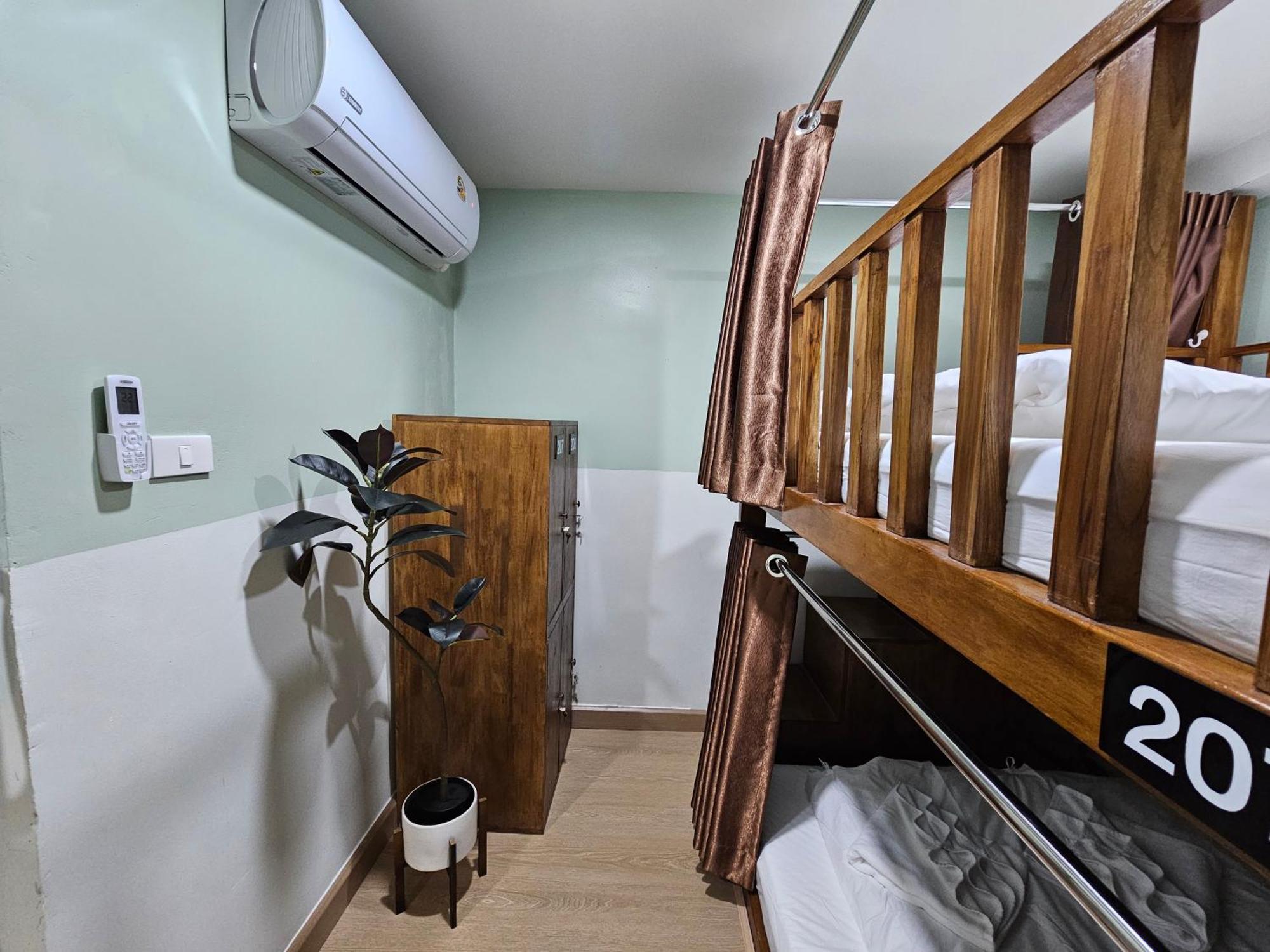 Lub Nai Hostel Patong Esterno foto
