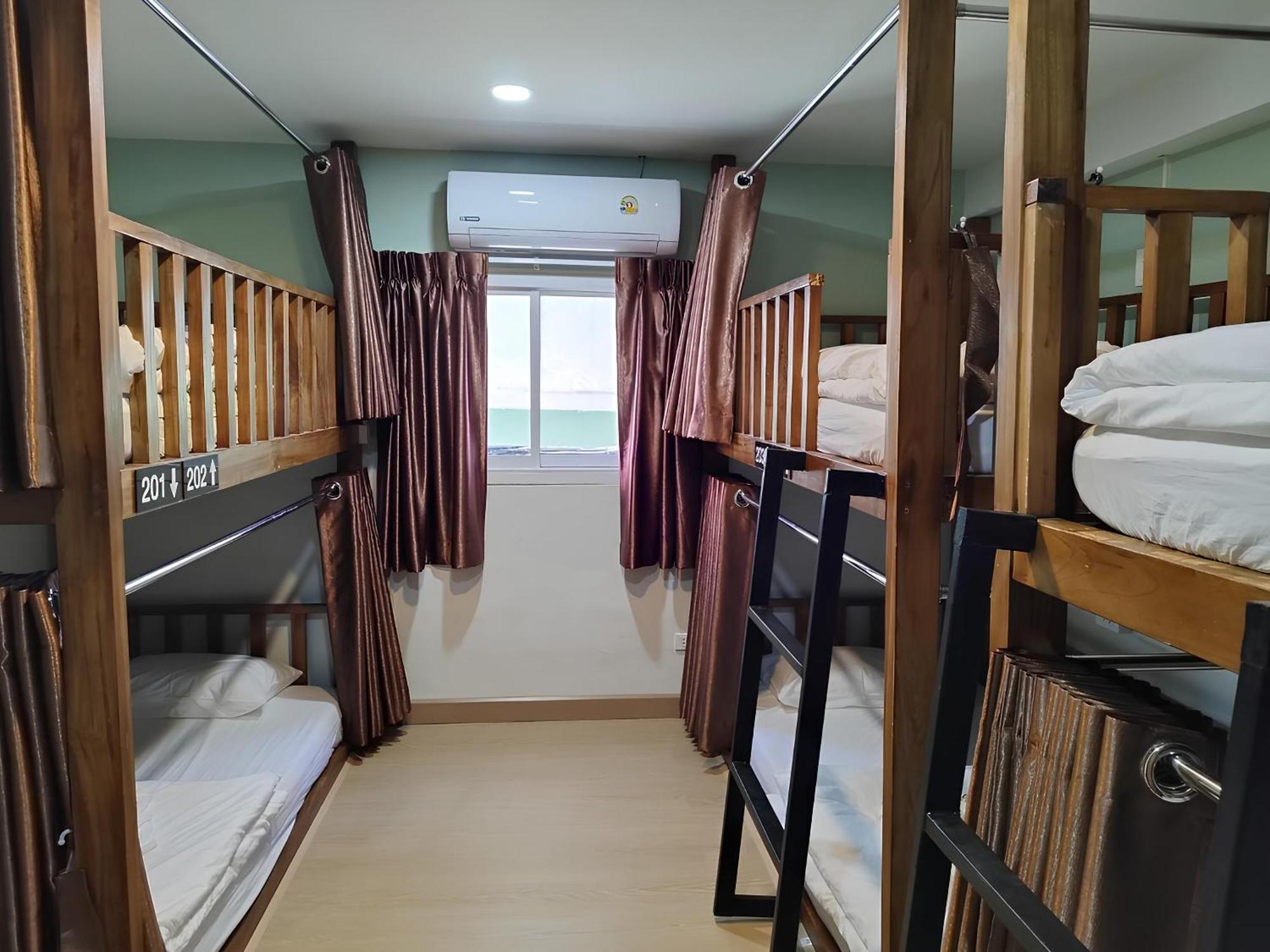 Lub Nai Hostel Patong Esterno foto